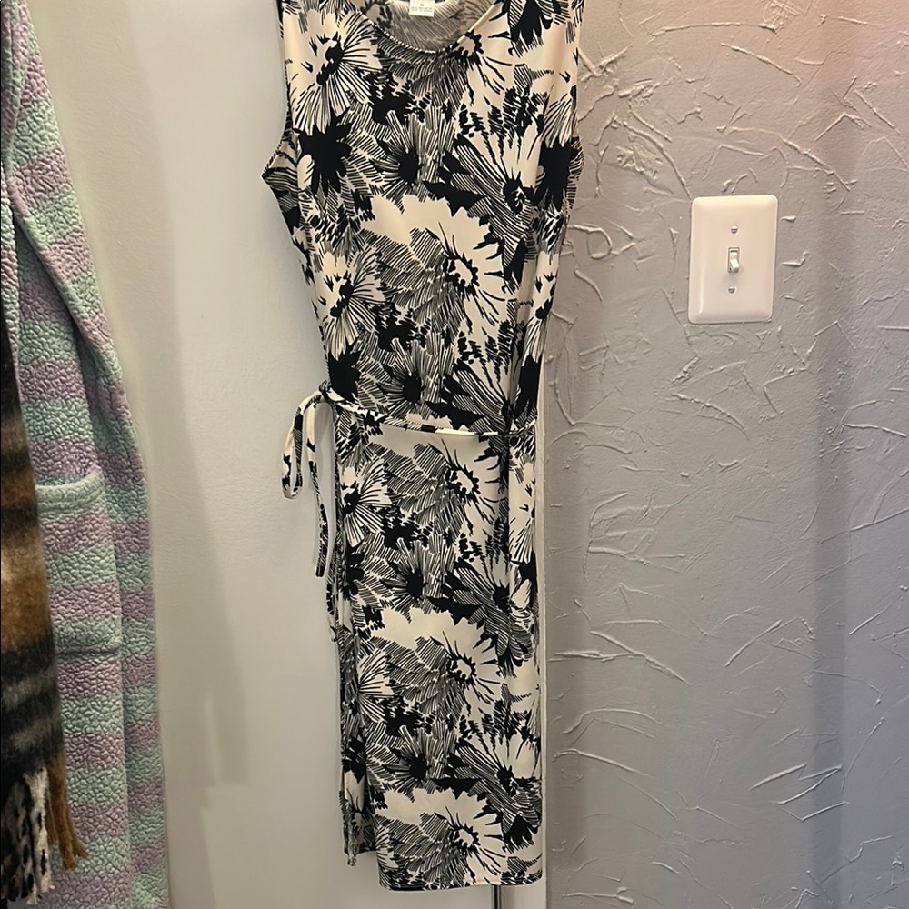 Black and White Sleeveless floral spring tie waist Dress